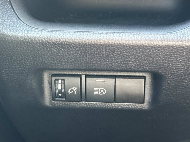 Used 2022 Toyota RAV4 XLE AWD/4WD image 27