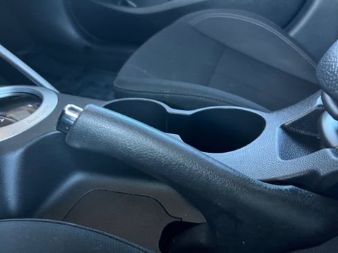 Used 2017 Hyundai Veloster Value Edition image 23