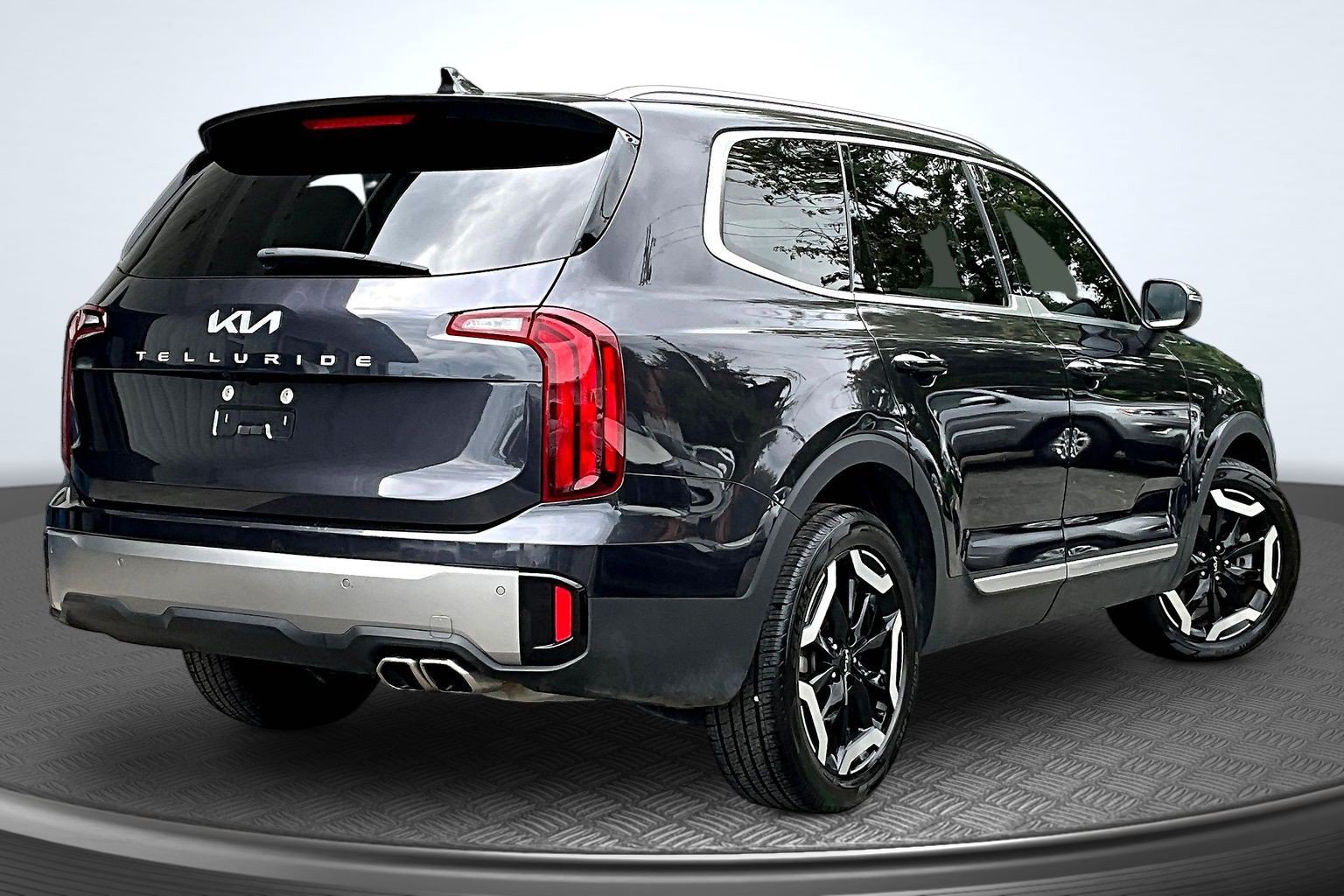 Used 2025 Kia Telluride S FWD image 5