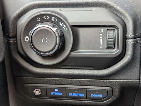 Used 2025 Jeep Wrangler Unlimited Sahara AWD/4WD image 20