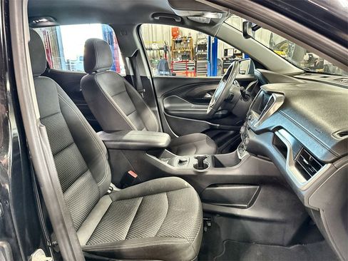 Used 2024 GMC Terrain SLE image 30