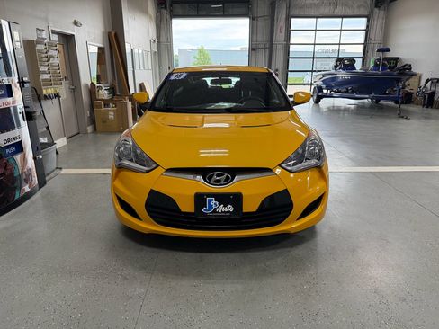 Used 2015 Hyundai Veloster FWD image 3