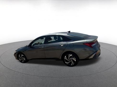 Used 2025 Hyundai Elantra SEL FWD image 10