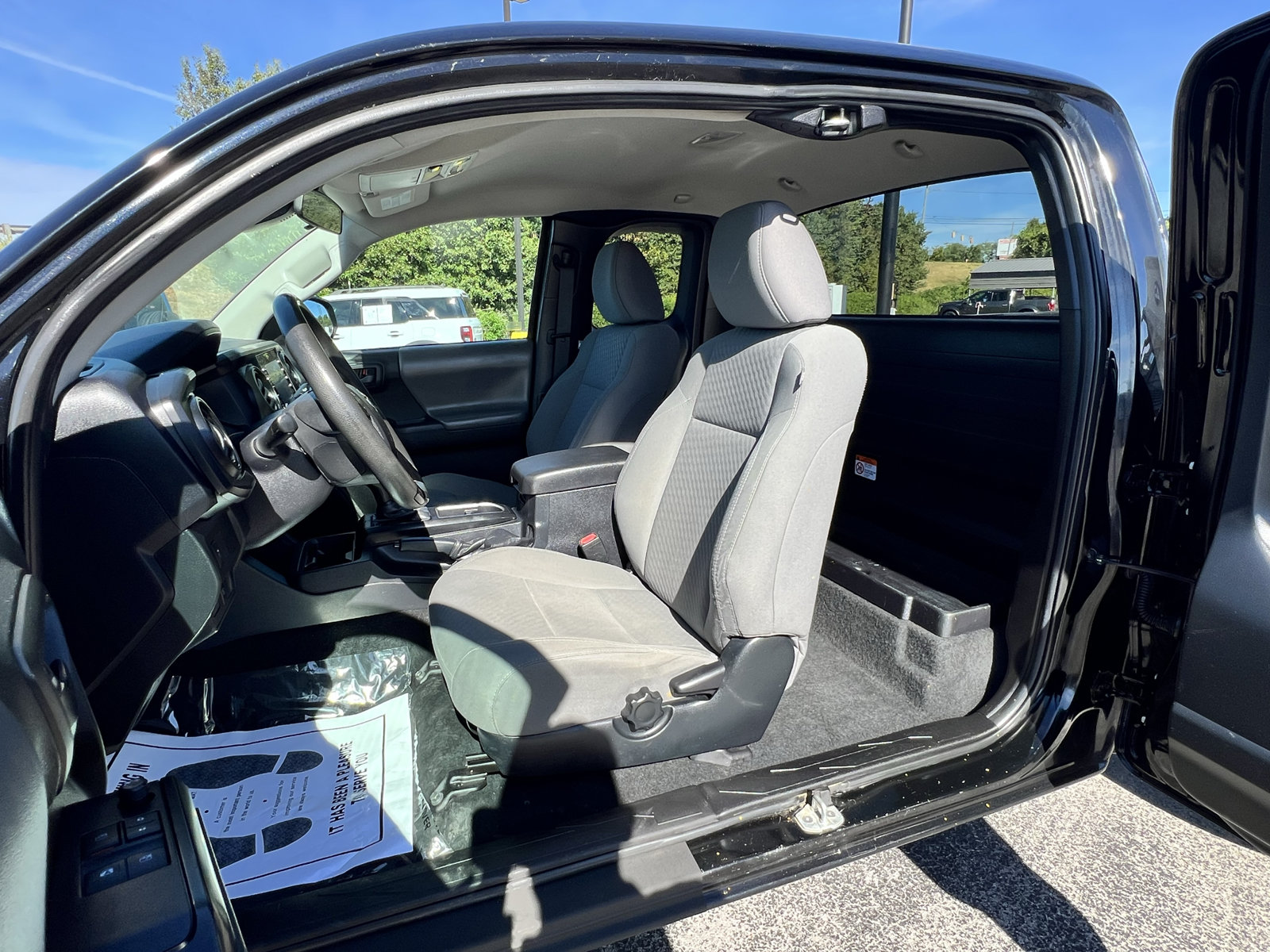 Used 2021 Toyota Tacoma SR AWD/4WD image 31
