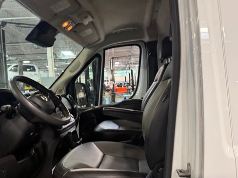 Used 2025 RAM ProMaster 2500 w/ Convenience Group FWD image 19