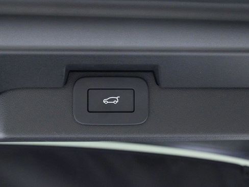 Used 2025 Land Rover Discovery Dynamic SE AWD/4WD image 10