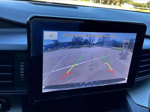 Used 2020 Ford Explorer XLT image 14