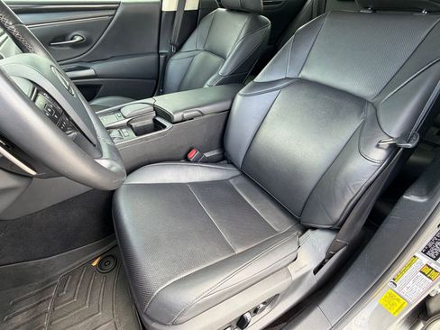 Used 2020 Lexus ES 300h w/ Accessory Package FWD image 5