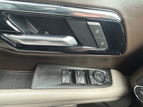 Used 2025 Chevrolet Tahoe LS RWD image 29