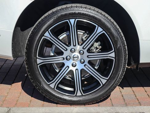 Used 2021 Volvo XC60 T8 Inscription w/ Advanced Package AWD/4WD image 9