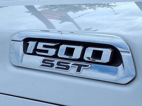 Used 2025 RAM 1500 Laramie AWD/4WD image 19