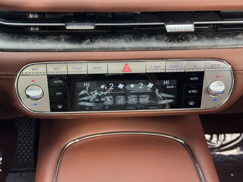 Used 2024 Genesis G90 3.5T image 31