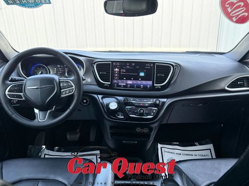 Used 2025 Chrysler Pacifica Select FWD image 27