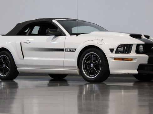 Used 2007 Ford Mustang GT RWD image 32