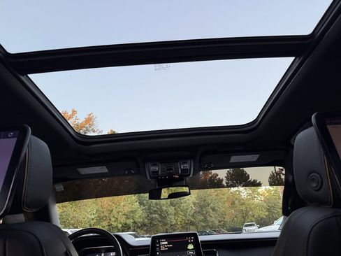 Used 2024 GMC Yukon AT4 w/ AT4 Premium Package image 28