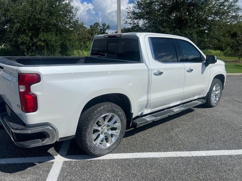 Used 2020 Chevrolet Silverado 1500 LTZ AWD/4WD image 3