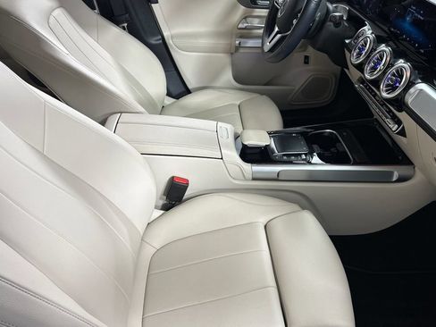 Certified 2022 Mercedes-Benz GLB 250 4MATIC image 19