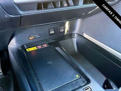 Used 2025 Toyota Camry SE image 15