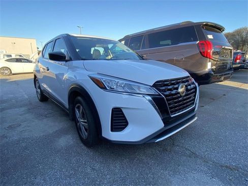 Used 2021 Nissan Kicks S image 1