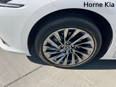 Used 2024 Lexus ES 300h w/ Luxury Package FWD image 8
