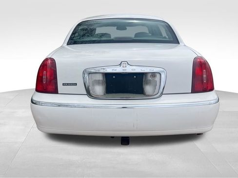 Used 2000 Lincoln Town Car Executive RWD image 4