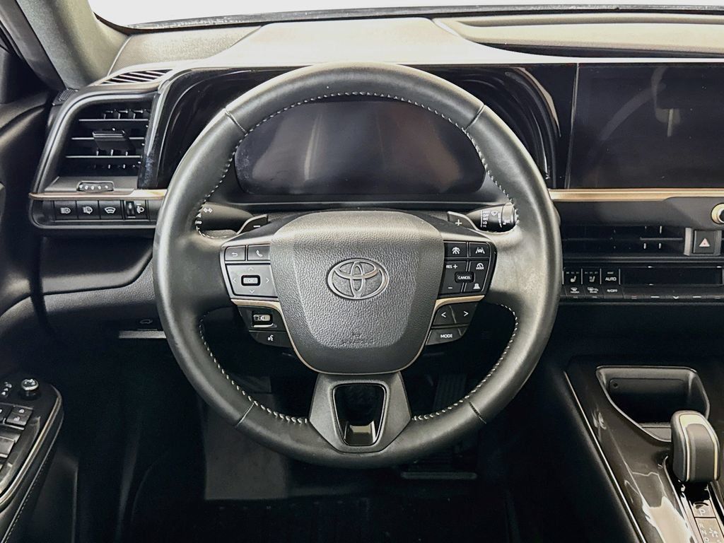 Certified 2025 Toyota Crown Signia AWD/4WD image 4