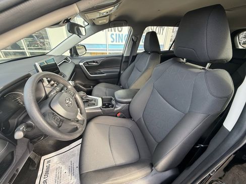 Used 2025 Toyota RAV4 XLE image 7