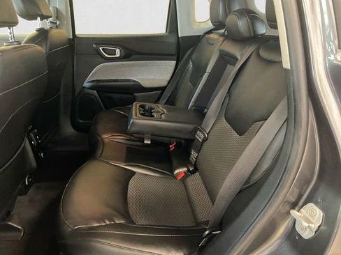 Used 2022 Jeep Compass Latitude image 14