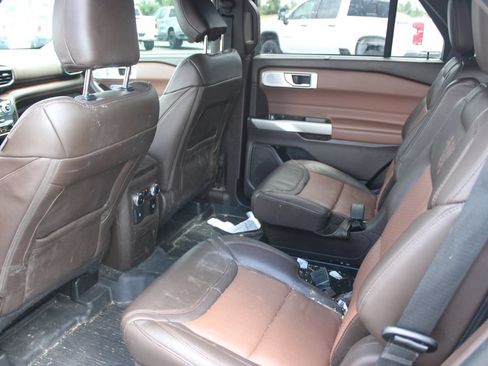 Used 2022 Ford Explorer King Ranch w/ Premium Technology Package RWD image 19