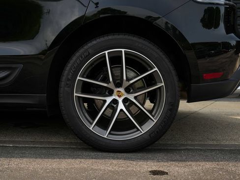 Certified 2026 Porsche Macan AWD/4WD image 12