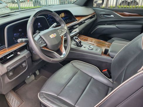 Used 2023 Cadillac Escalade Premium Luxury RWD image 19