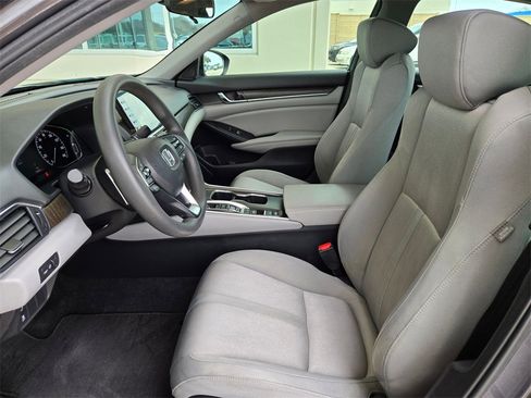 Used 2019 Honda Accord EX image 9
