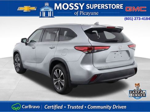 Used 2020 Toyota Highlander XLE FWD image 3