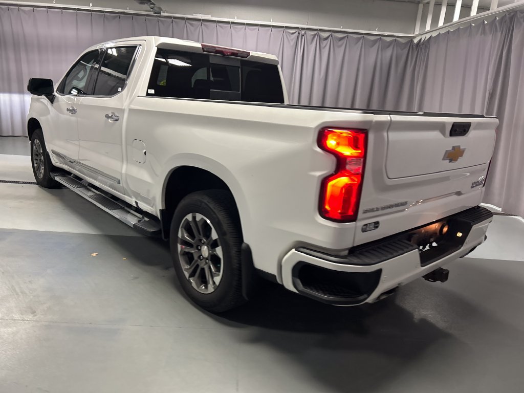 Used 2022 Chevrolet Silverado 1500 High Country w/ Technology Package AWD/4WD image 5