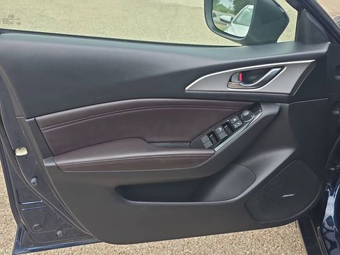 Used 2018 MAZDA MAZDA3 Touring FWD image 24