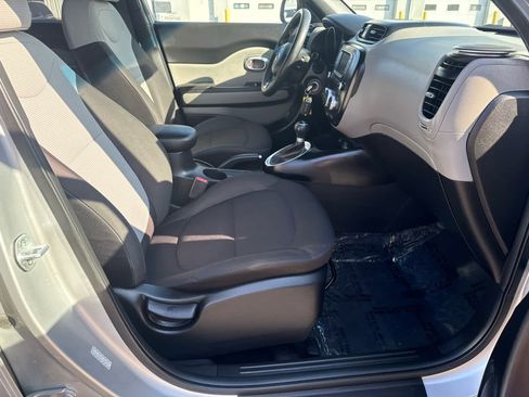Used 2018 Kia Soul image 12