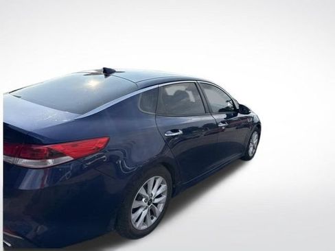 Used 2017 Kia Optima LX FWD image 2