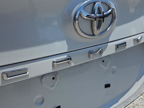Used 2018 Toyota Camry XLE FWD image 35