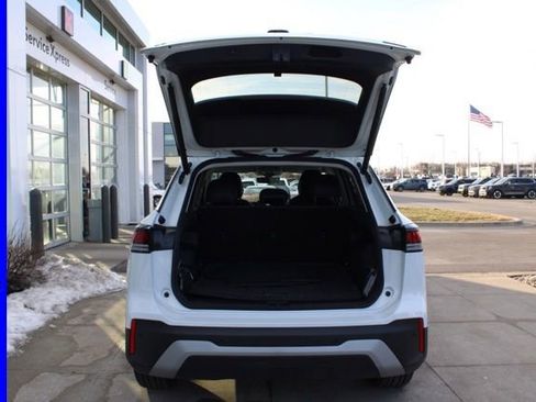 Used 2025 Volkswagen Tiguan SE image 9