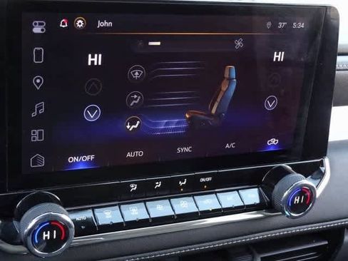 Used 2024 Chevrolet Colorado LT w/ LT Convenience Package image 21