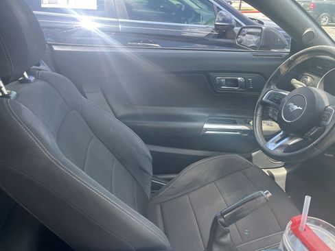 Used 2016 Ford Mustang Convertible RWD image 4