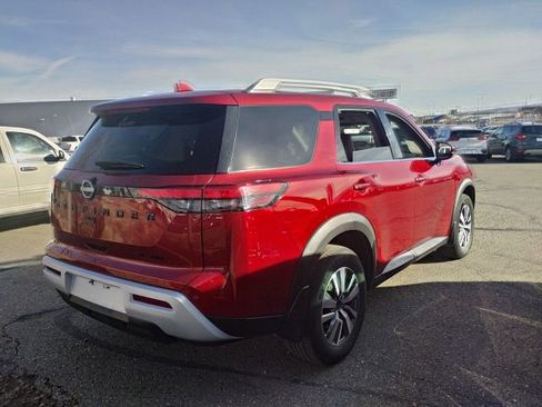 Used 2023 Nissan Pathfinder SL w/ SL Black Package image 4