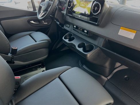 Used 2024 Mercedes-Benz Sprinter 2500 image 15