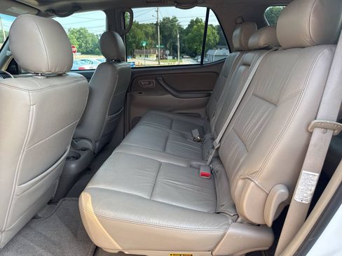 Used 2007 Toyota Sequoia SR5 AWD/4WD image 16