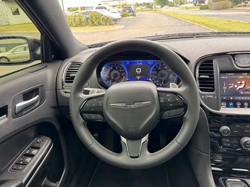 Used 2022 Chrysler 300 S RWD image 18