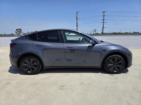 Used 2023 Tesla Model Y Long Range AWD/4WD image 2