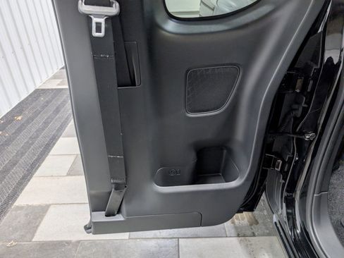 Used 2025 Nissan Frontier S image 24