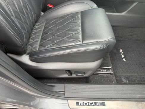 Used 2023 Nissan Rogue Platinum w/ Platinum Premium Package FWD image 17
