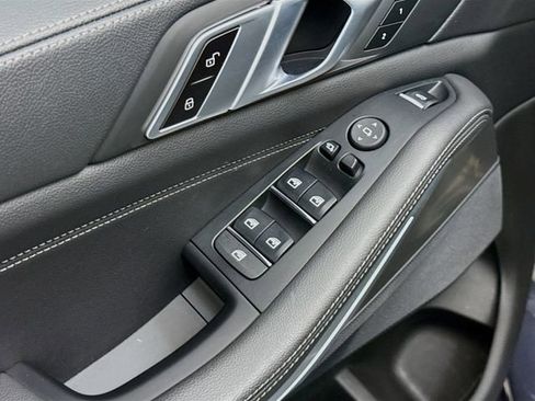 Used 2021 BMW X5 xDrive40i w/ M Sport Package image 18