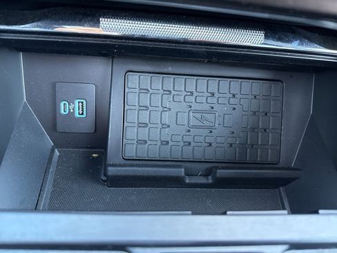 Used 2024 Ford F150 Lightning Lariat image 18